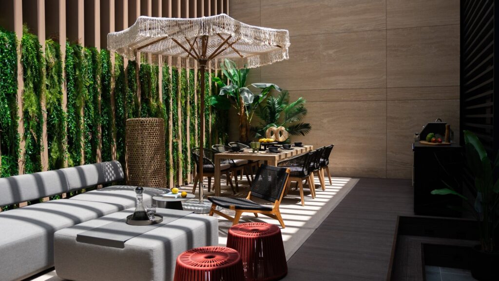 Backyard terrace(2)