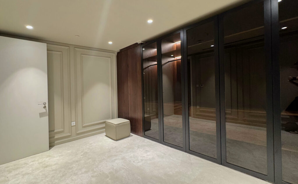 Extra wardrobe_